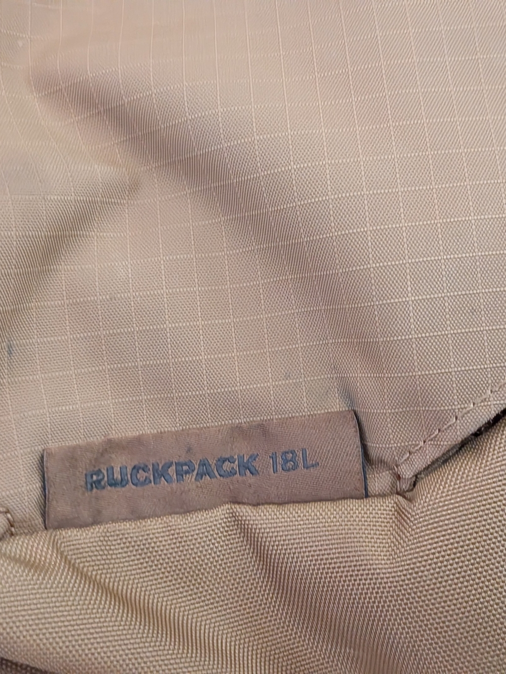 REI Ruckpack 18L - Picture 7 of 7